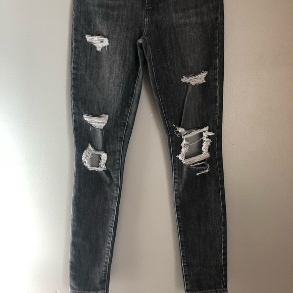 Levi’s 721 High Rise Black Distressed Skinny Jeans - Picture 3 of 10